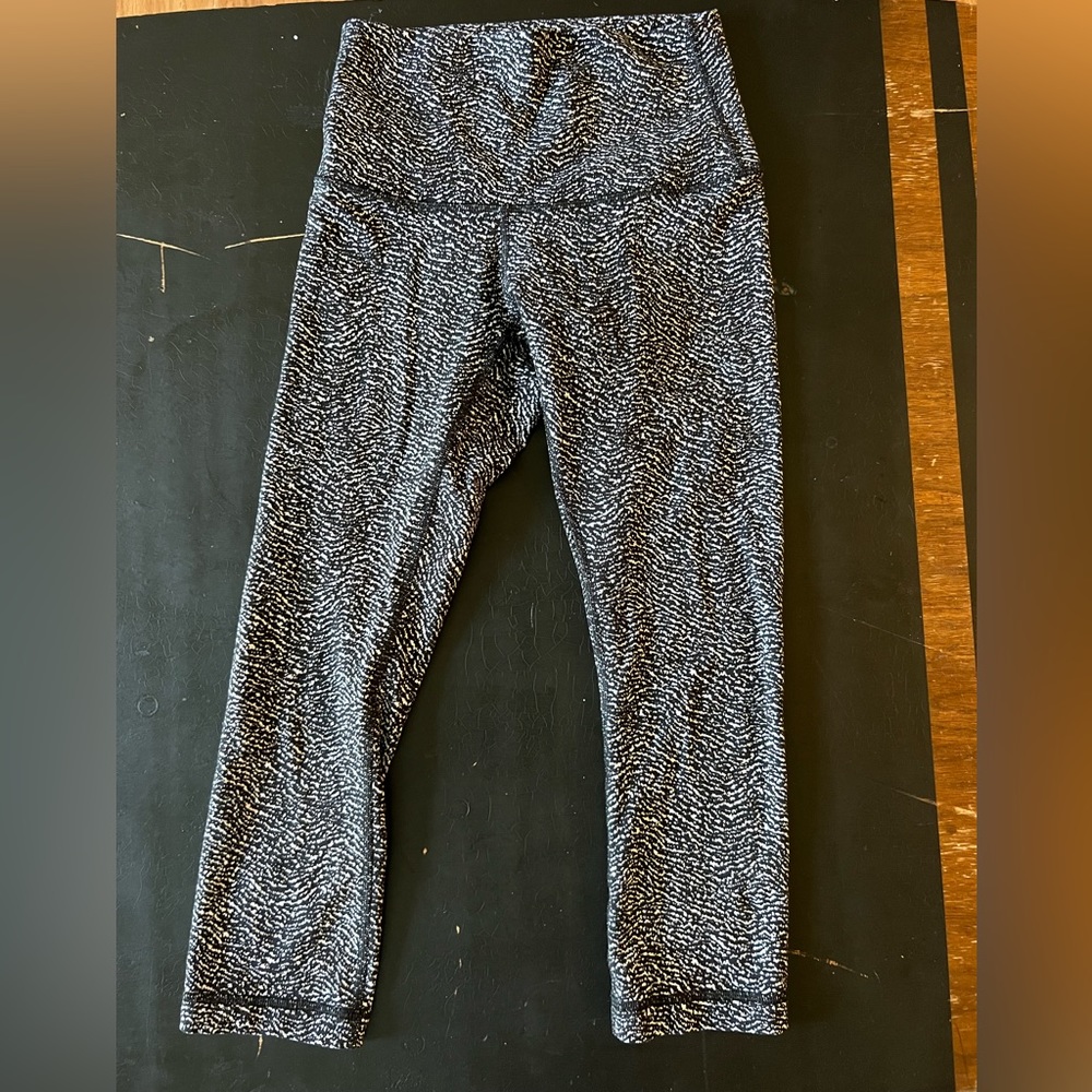 Lululemon printed knit leggings. High rise 25’